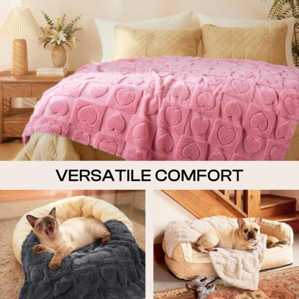 aef6444b-ad0d-4d45-b4e3-9eebde40d027.jpg Small Dog Blanket Washable Pet Bed Cover Soft Fluffy Puppy Blanket With Premium Fleece 300GSM Cozy Calming Cat Blankets For Indoor Cats