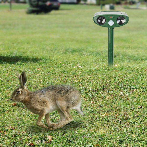 bca59cc2-f796-4b37-b84d-5069f05cbfb6.jpg 1Pc Solar Ultrasonic Animal Repeller PIR Motion Sensor Animal Repellent Chaser IPX4 Waterproof For Farm Garden Yard To Drive Raccoon Squirrel Rat Skunk Rabbit Mole Dog Cat Snake