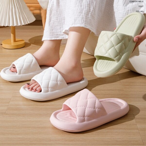 db3451d9-ee06-4fd5-bf59-38cfa7431d99.jpg New Rhombus Home Slippers Summer Non-slip Floor Bathroom Slipper Lightweight Simple House Shoes For Women Men